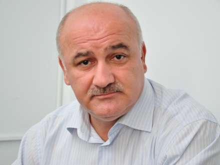 Keçmiş müsavatçı Arif Hacılını `yıxıb-sürüdü`